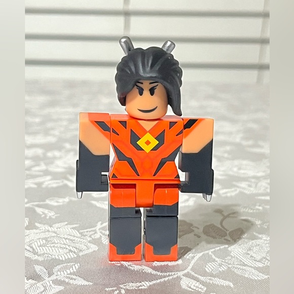 Roblox Classics Series 6 Heroes Of Robloxia Tigris Loose Figure No Code - Picture 6 of 8